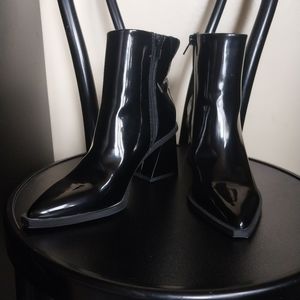 bp ABSOLUTELY FABULOUS Mod Black pointed toe ANKLE BOOTS with block heels!!!